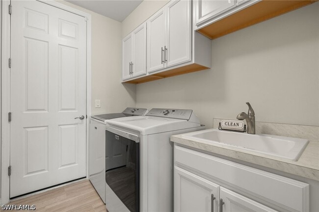 Building Photo - 14680 Edgewater Cir