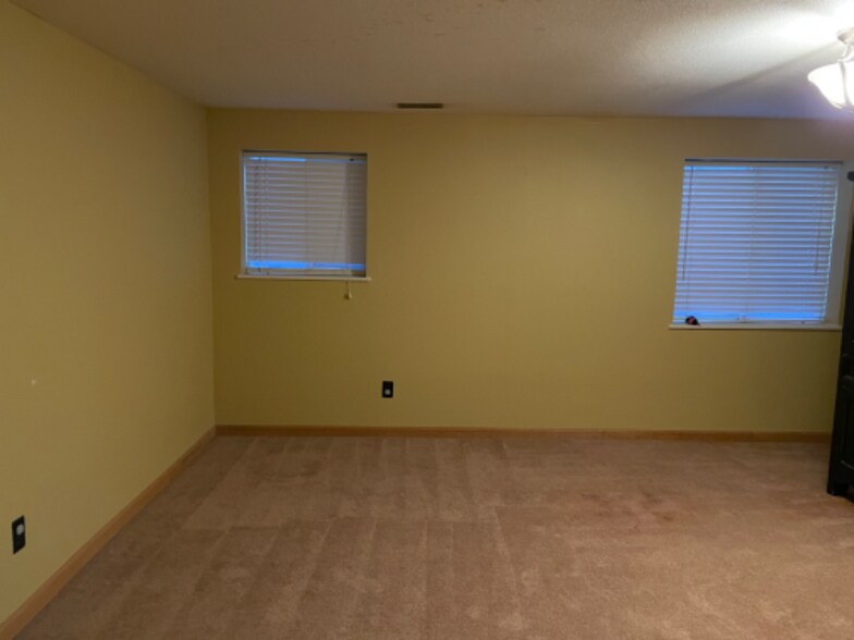 Building Photo - 2427 Lexington Village Ln
