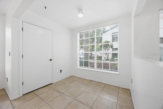 Building Photo - 1602 Columbia Arms Cir