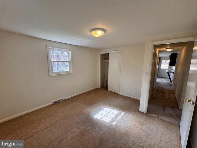 Building Photo - 2 Sundale Ln