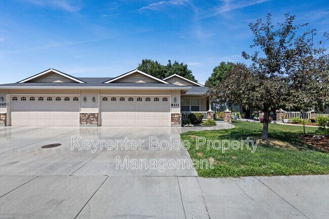 Primary Photo - 8333 N Duncan Ln
