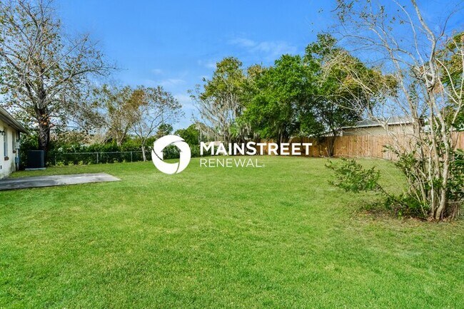 Building Photo - 3 Bedroom Pet-Friendly Home in Deltona, FL with Main Street Renewal