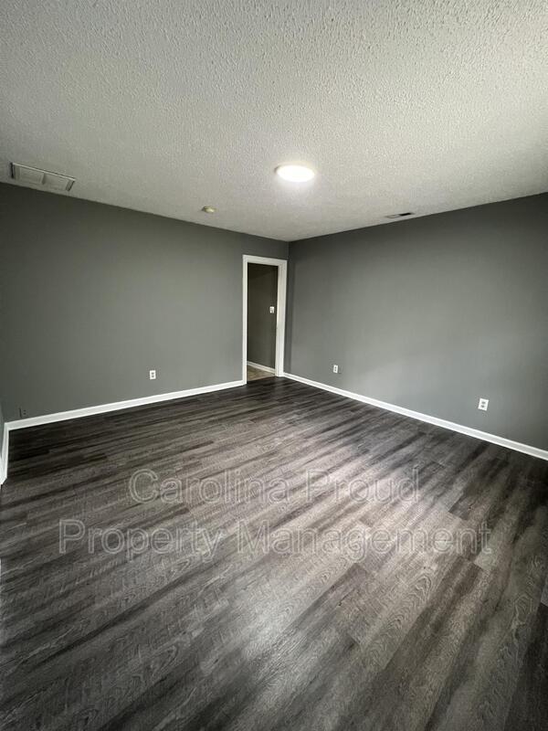 Building Photo - 487 Huntingridge Rd