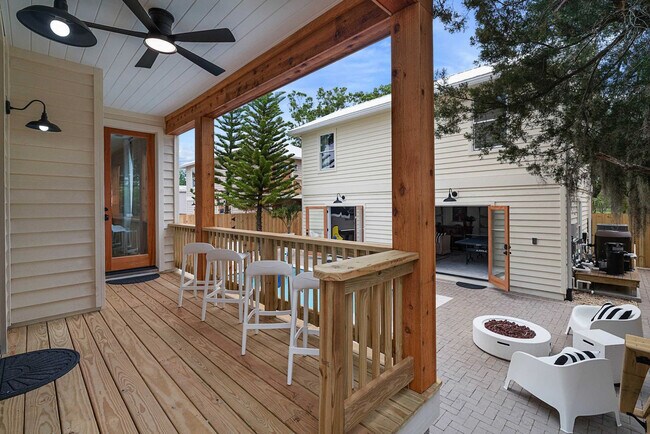 Building Photo - 30 W Castillo Dr