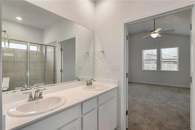 Building Photo - 541 Palmilla St