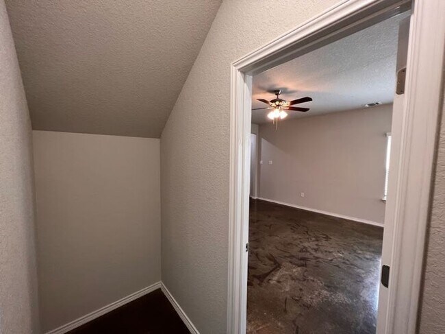 Building Photo - Best Duplex Community in Seguin