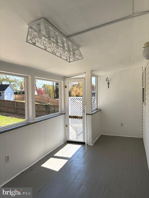 Building Photo - 6135 Rainbow Dr