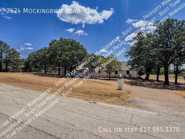 Building Photo - 2524 Mockingbird Rd