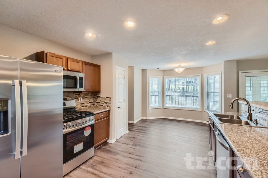 Building Photo - 407 Emerald Trce