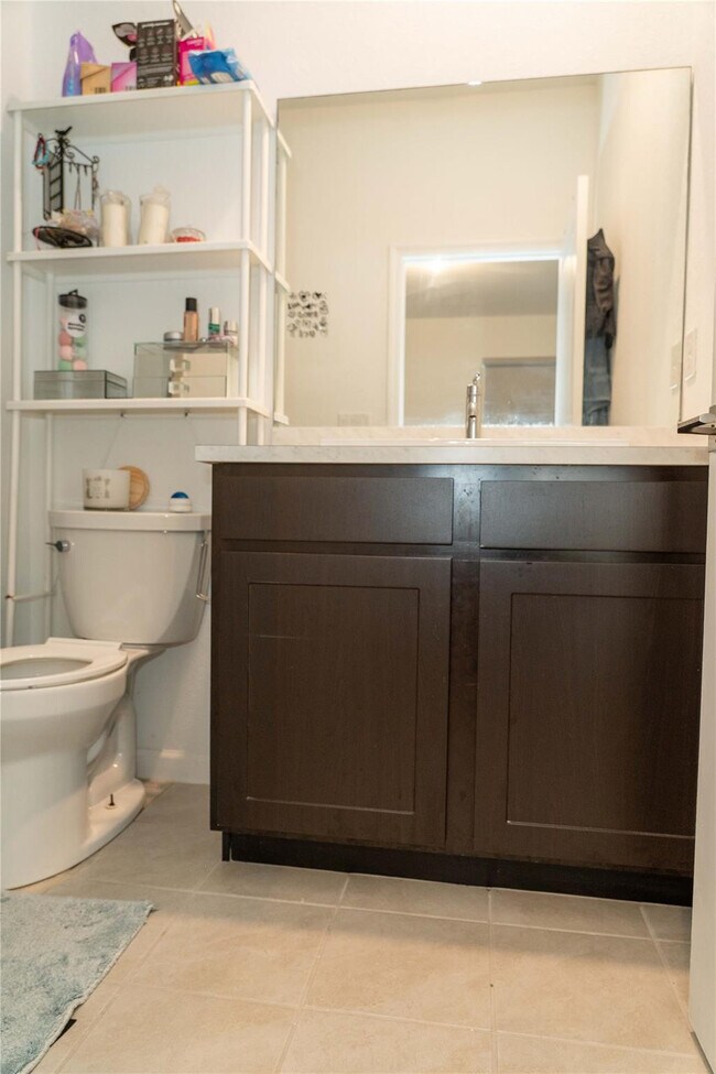 Building Photo - 1176 SW 7th Ct