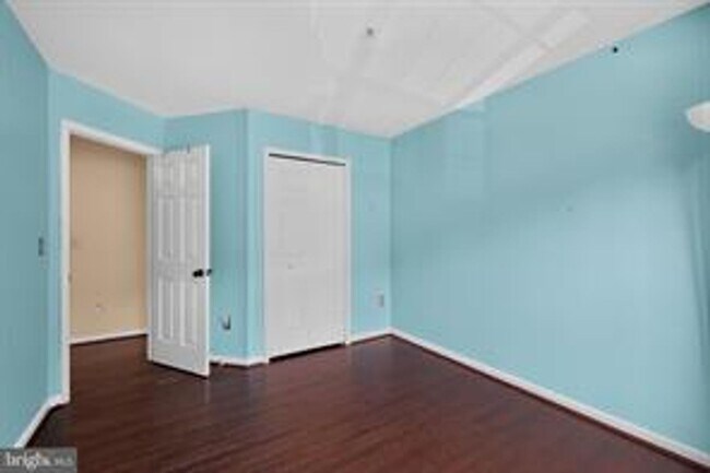 Building Photo - 10 Augustine Ct