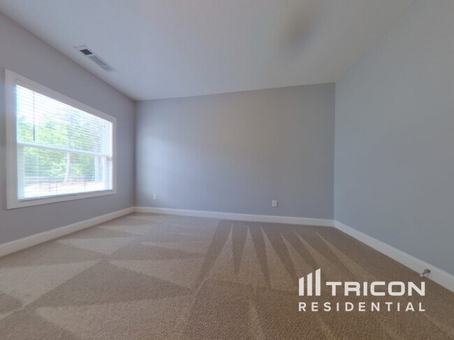Building Photo - 511 Cole Creek Dr