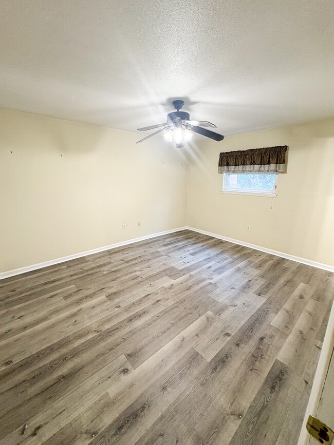 Building Photo - 1100 Skyland Dr