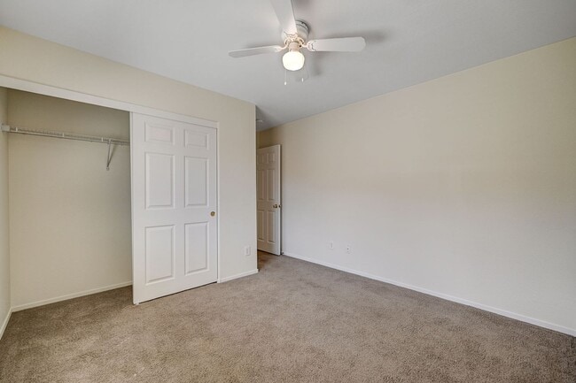Building Photo - *MOUNTAINS EDGE 3 BED 2.5 BATH * COMMUNITY POOL, FITNESS CENTER, AND SPA *
