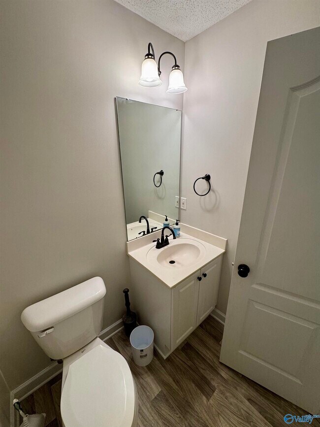 Building Photo - 113 Edgebrook Dr