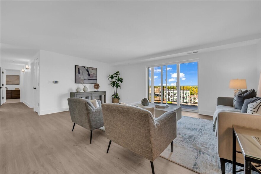 Building Photo - 411 S Old Woodward Ave