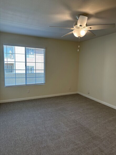 Master Bedroom - 5540 Owensmouth Ave