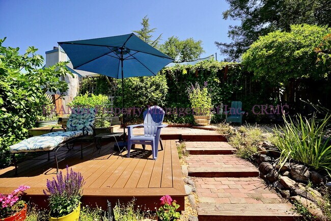 Building Photo - Quality San Anselmo Home Near Parks and Sc...