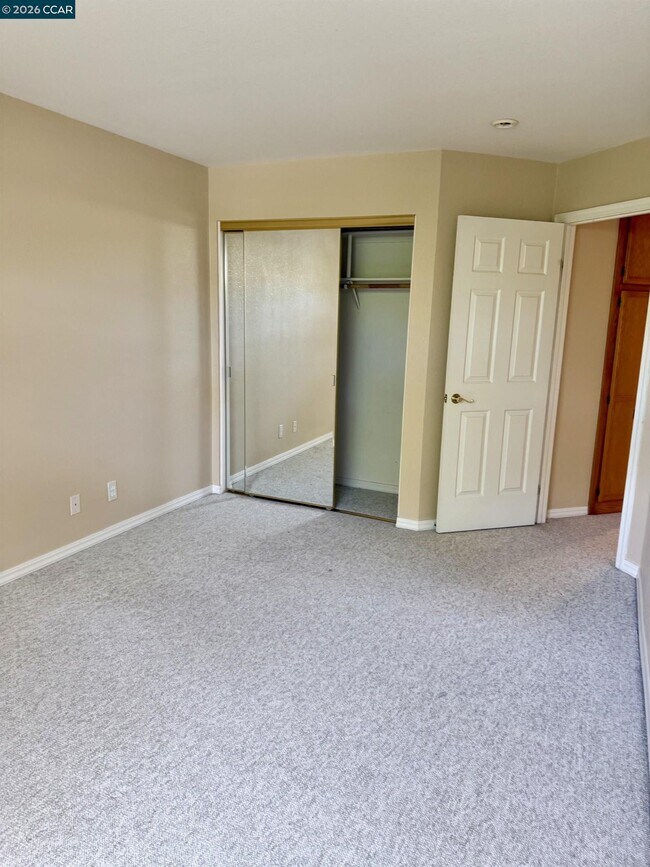 Building Photo - 365 Bellflower Dr