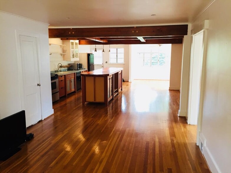 Building Photo - 2231 Selwyn Ave