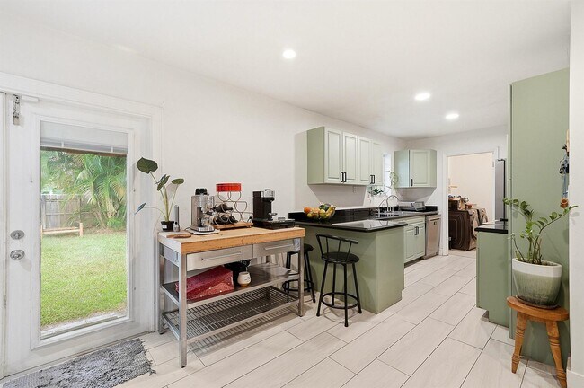 Building Photo - North 31st Avenue, Hollywood, FL 33021 - 3 BR 2 BA house