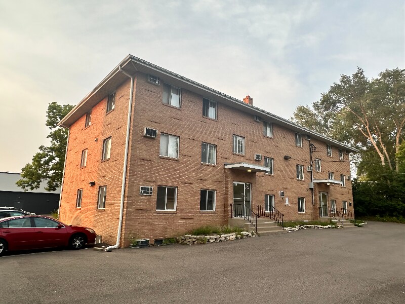 Building Photo - 1321 Division St