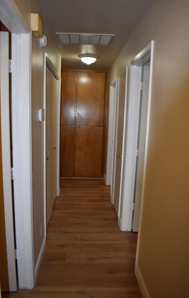 Building Photo - Updated and Well Maintained Winters Home!