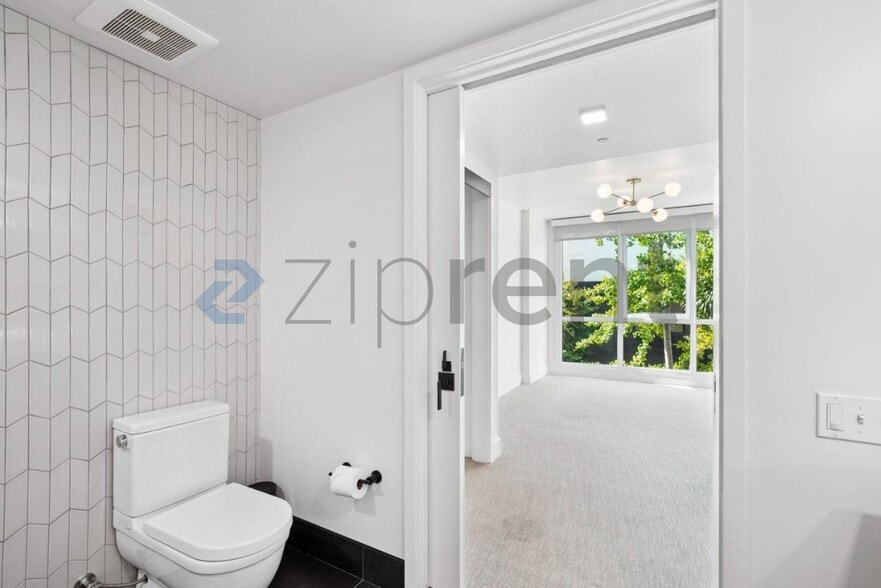 Building Photo - Unit 214