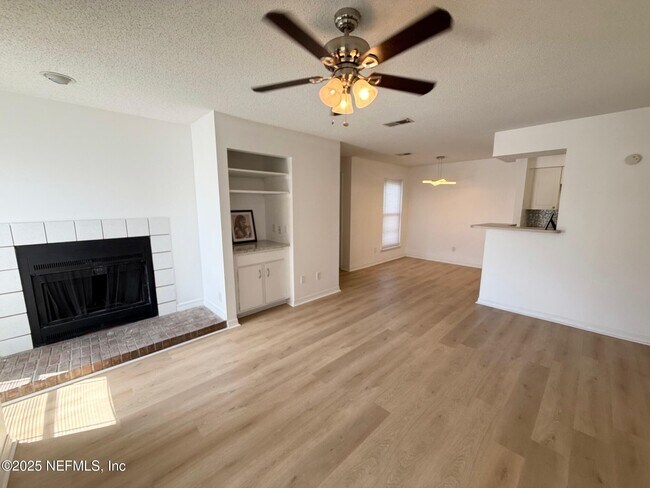 Building Photo - 10200 Belle Rive Blvd