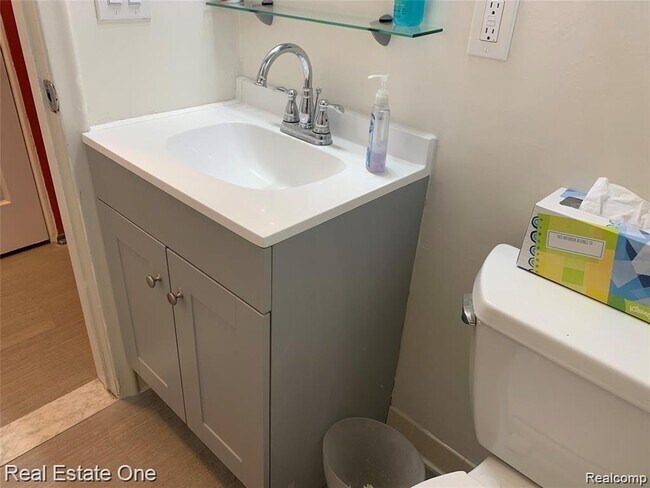 Building Photo - 5051 Falmouth Dr