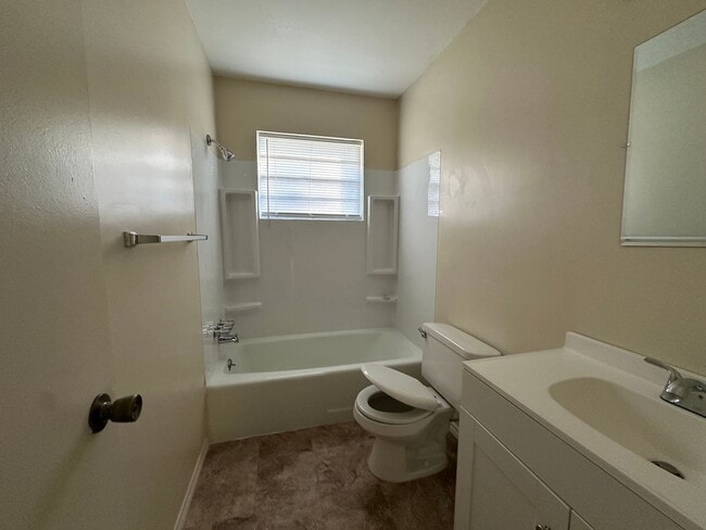 Building Photo - 1815 S Erie, Apt 1-4