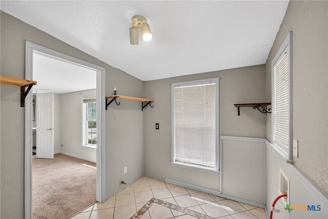 Building Photo - 14 Steele St