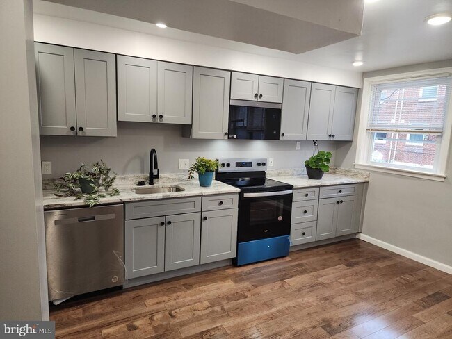 Building Photo - 6613 Eastwood St