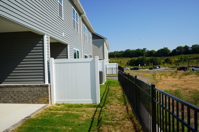 Building Photo - 1619 Manuka Ln