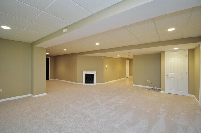 Building Photo - 5167 Elm Leaf Trail