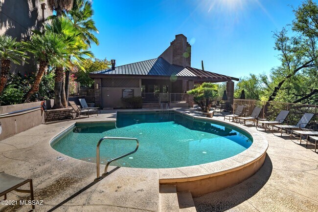 Building Photo - 6655 N Canyon Crest Dr