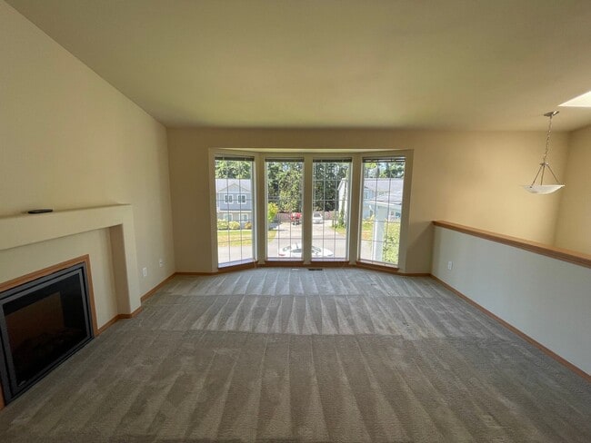 Building Photo - Beautiful Spacious 4 Bedroom 2.75 Bathroom Home in Quiet Coupeville Neighborhood!