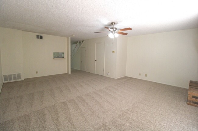 Building Photo - 1327 Julienne Pl