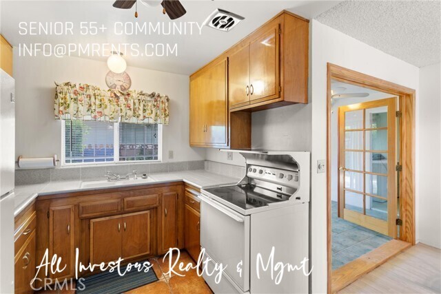 Building Photo - 880 S Ramona St