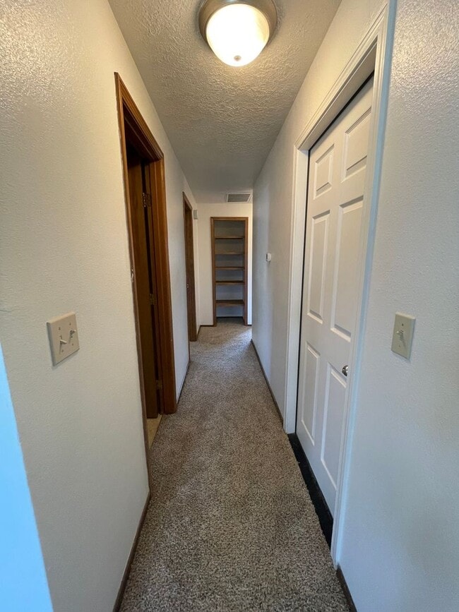 Building Photo - 3 bed 1.5 bath Home in Salem