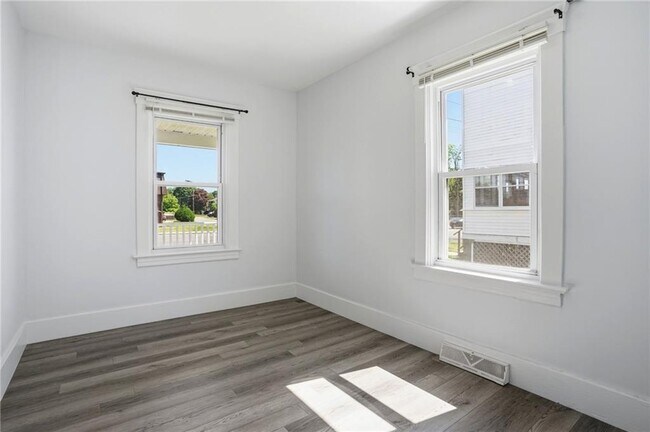 Building Photo - 1009 Willett Ave