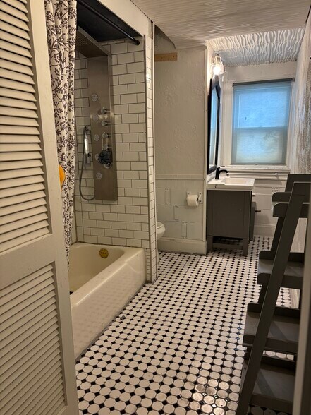 Building Photo - 1101 Portland St