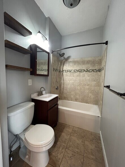 Building Photo - 193 Mount Hope Ave