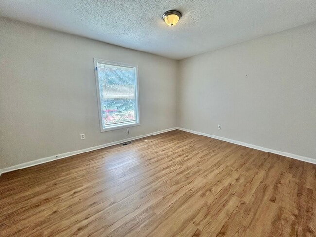 Building Photo - 2 bedroom/1 bath unit in West Knoxville!