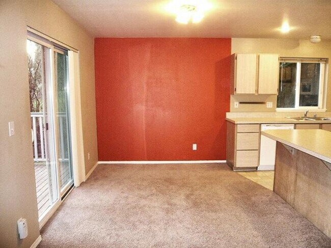 Building Photo - 927-929 Otis St