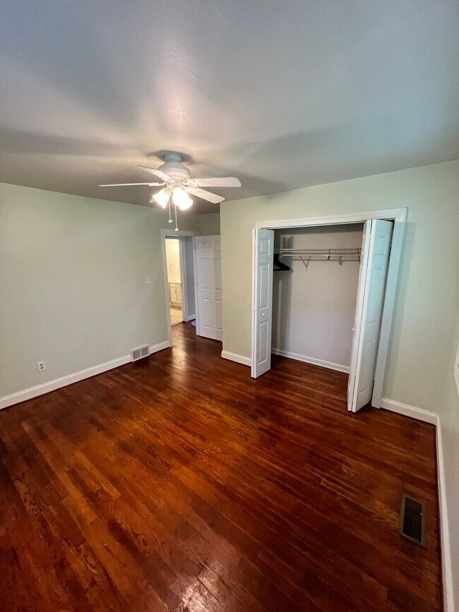 Building Photo - Welcome to 1826 Otts Chapel Road!