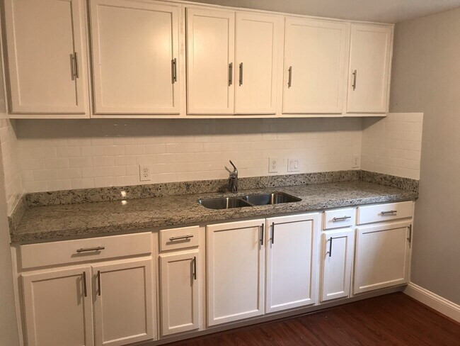 Building Photo - 131 Frontier Ln