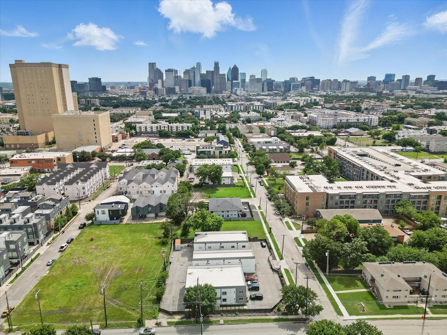 Building Photo - 4416 San Jacinto St