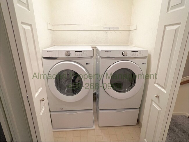 Building Photo - Almaden Townhome in Great Location! Pets N...