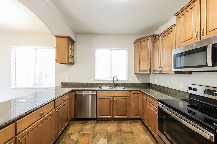 Building Photo - 34929 N 30th Dr